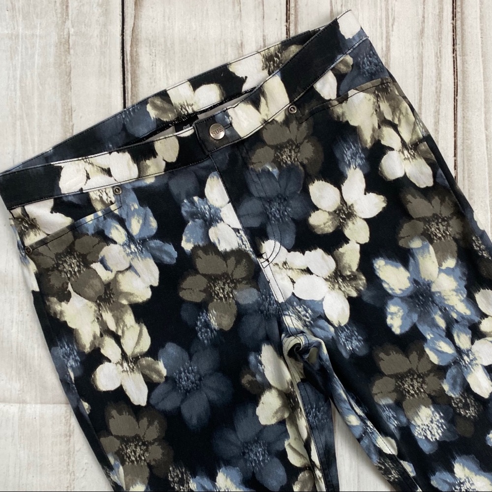 HUE Mod Floral Smooth Denim Leggings, M - Picture 4 of 7
